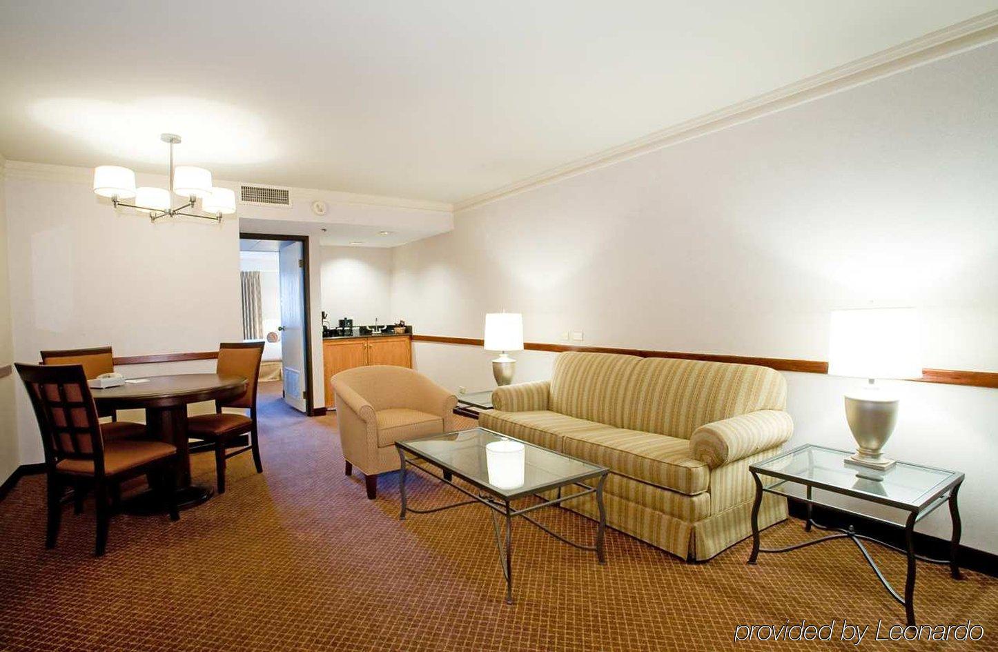 Embassy Suites By Hilton Chicago Schaumburg Woodfield Phòng bức ảnh